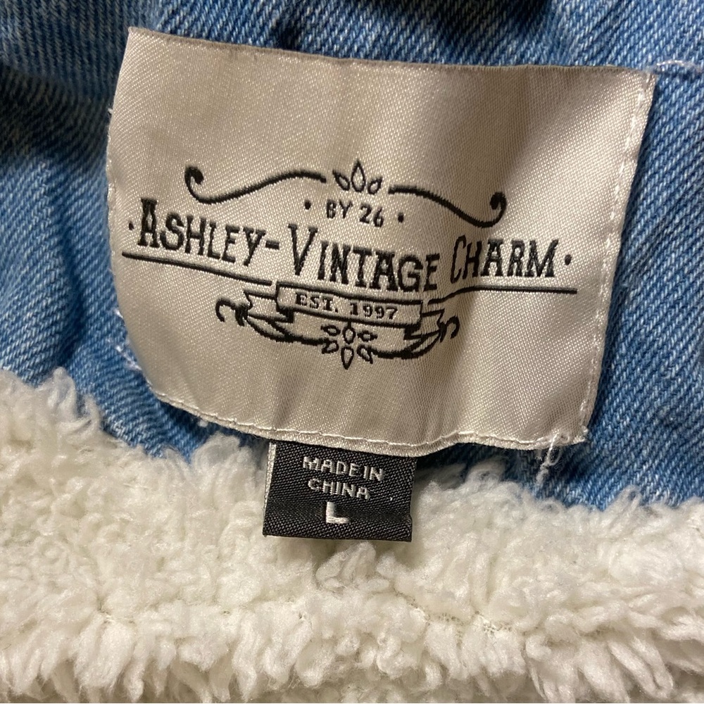 Blue/ Large cropped sweater